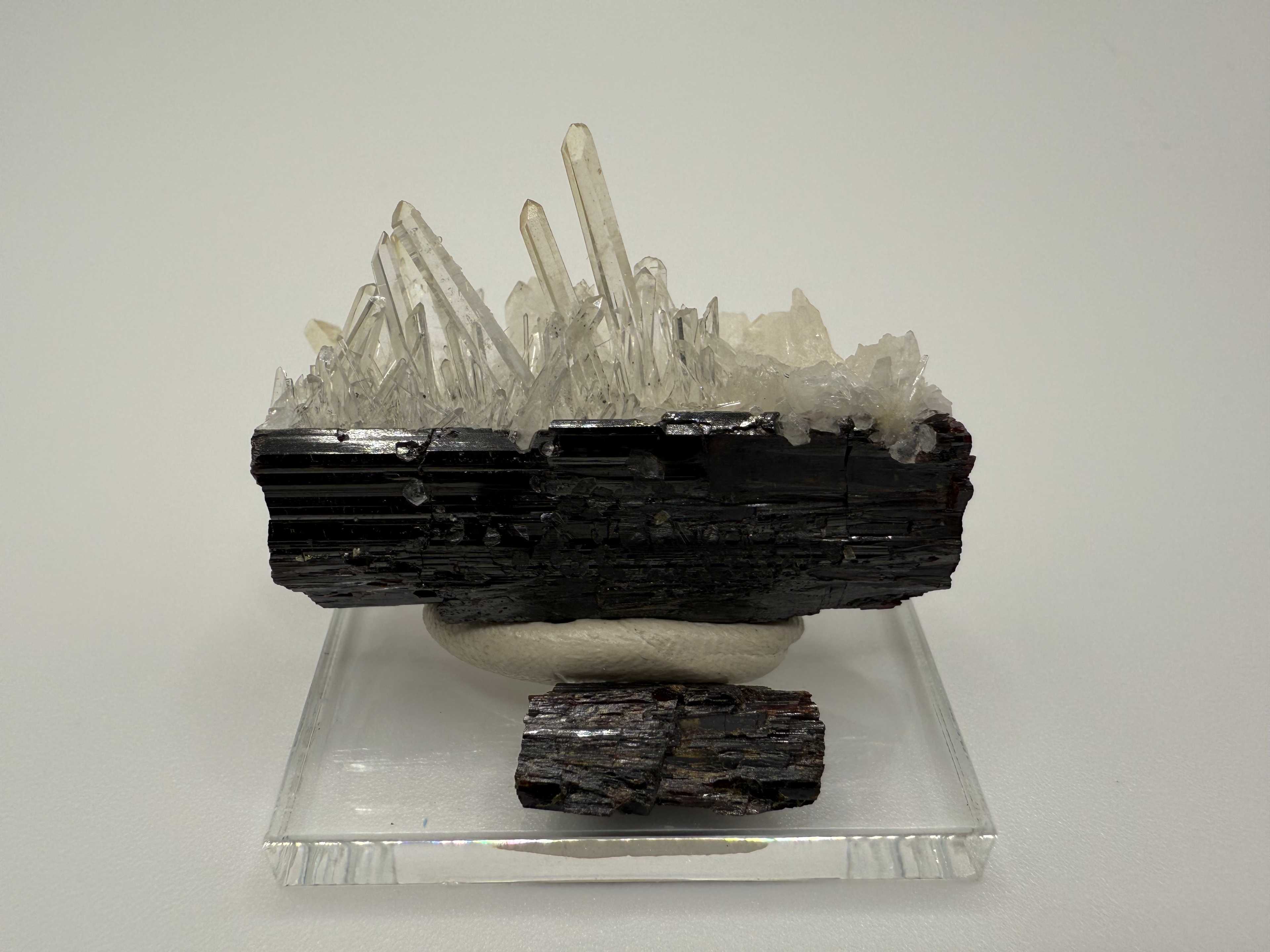 Quartz on Hübnerite