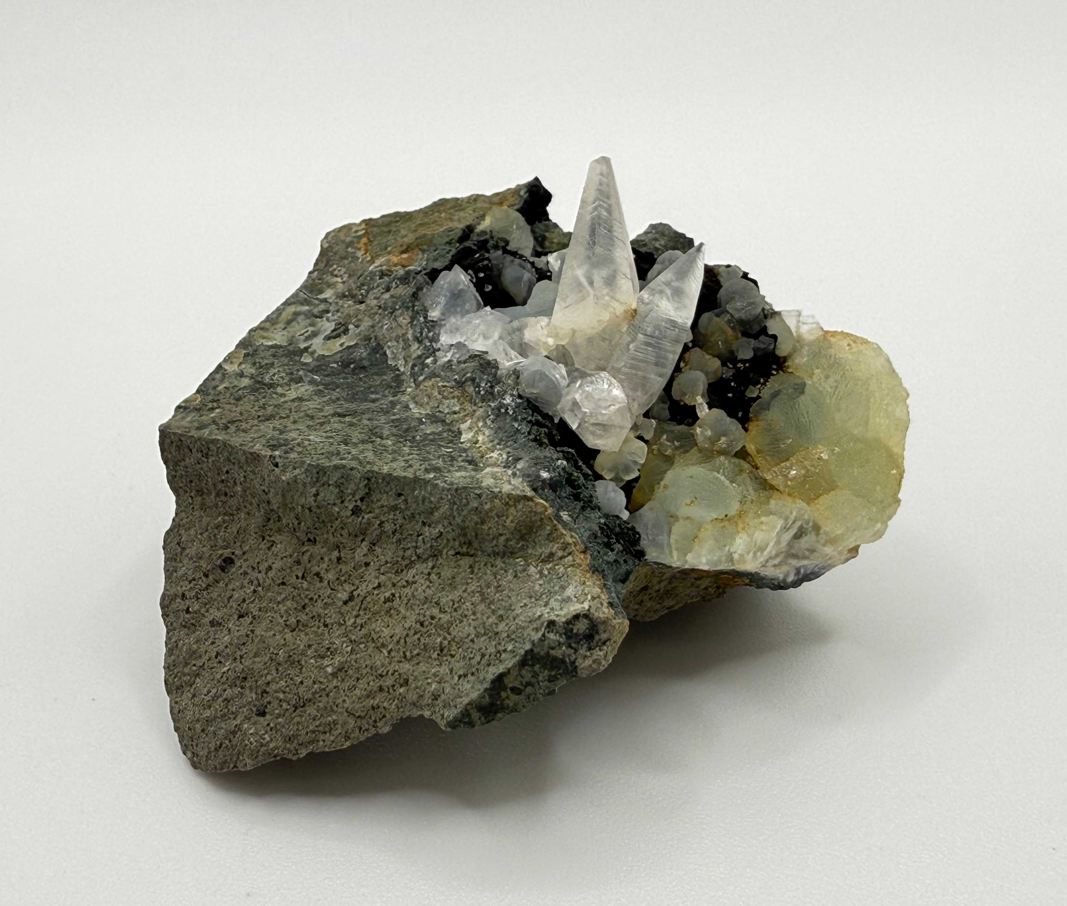 Calcite/Prehnite/Jalgoldite
