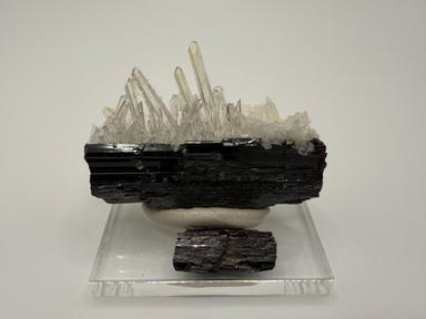 Quartz on Hübnerite