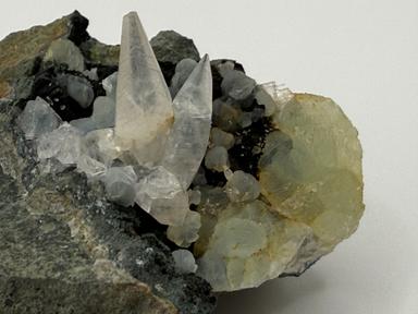 Calcite/Prehnite/Jalgoldite