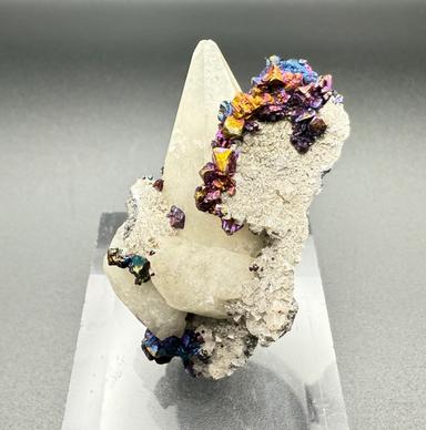 Chalcopyrite on Calcite