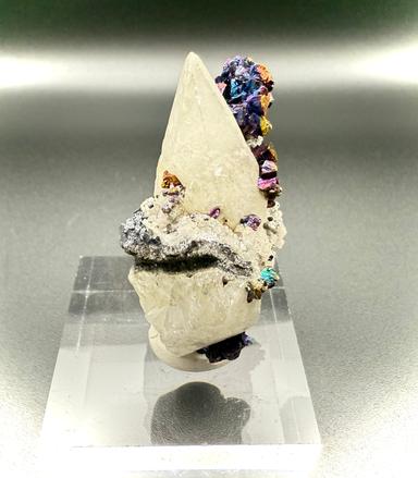 Chalcopyrite on Calcite