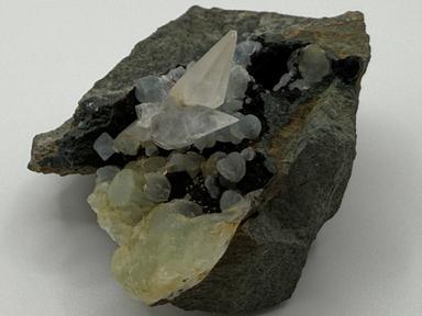 Calcite/Prehnite/Jalgoldite