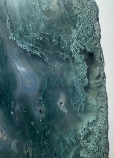 Standing face-cut Scenic Indian Moss Agate 